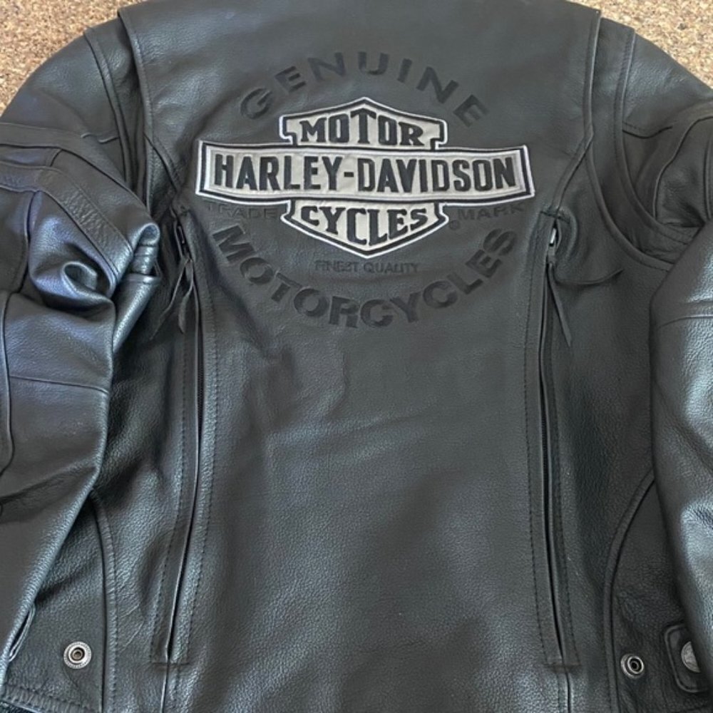 Authentic Harley Davidson Miss Enthusiast Black Leather Jacket Medium EUC - Picture 1 of 7